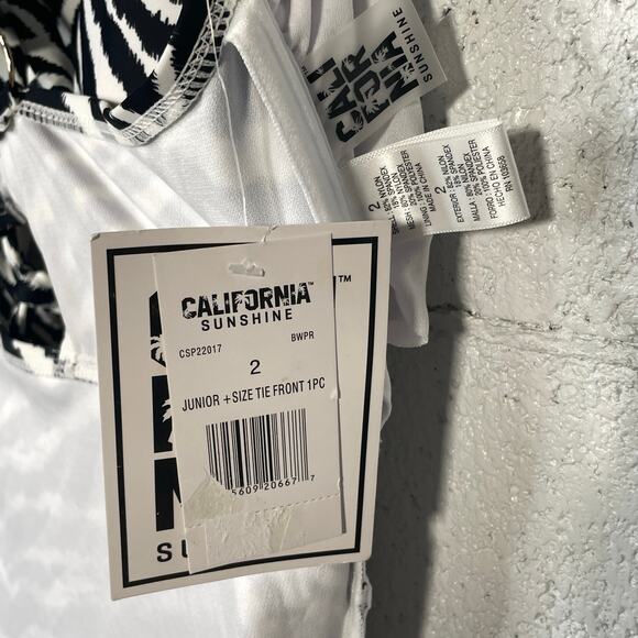 California Waves Juniors' Plus Size Printed Knot-Front 1 Piece Swimsuit, 2X - Picture 5 of 12